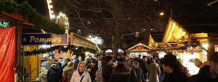 Auch am Abend ein wunderschöner Anblick: der Neuhauser Weihnachtsmarkt ©Foto: Klaus Ikenmeyer)